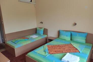 پانسیون Sunny House Apartments