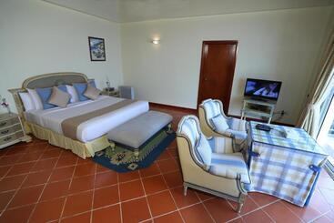 Albander Hotel & Resort