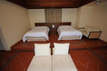 Albander Hotel & Resort