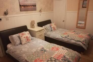 تختخواب و صبحانه Atherstone Guest House