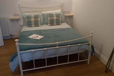 تختخواب و صبحانه Atherstone Guest House
