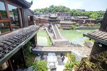 پانسیون Fenghuang Slowly Time Inn