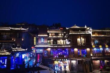پانسیون Fenghuang Slowly Time Inn