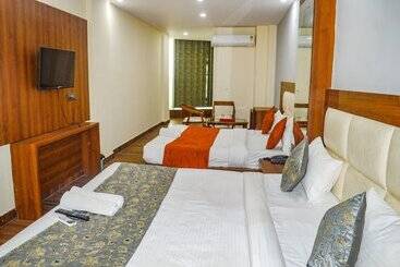 Fabhotel The Golf Inn