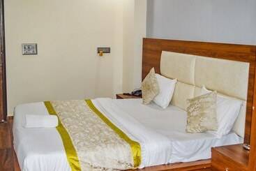 Fabhotel The Golf Inn