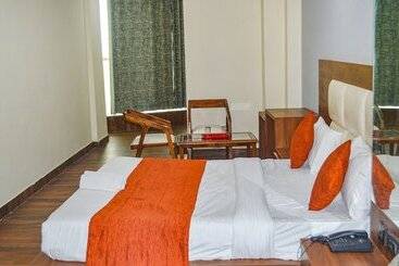 Fabhotel The Golf Inn