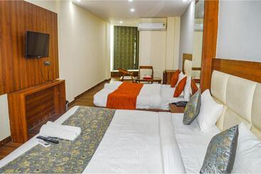 Fabhotel The Golf Inn