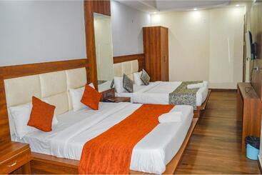 Fabhotel The Golf Inn