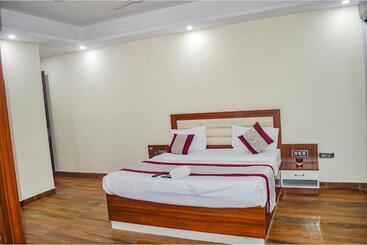 Fabhotel The Golf Inn