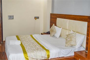 Fabhotel The Golf Inn