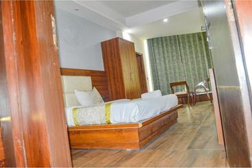 Fabhotel The Golf Inn