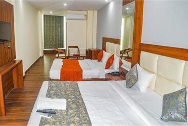 Fabhotel The Golf Inn