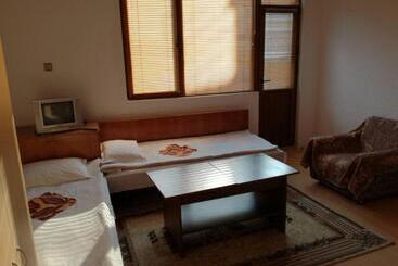 پانسیون Guest House Shotarovi
