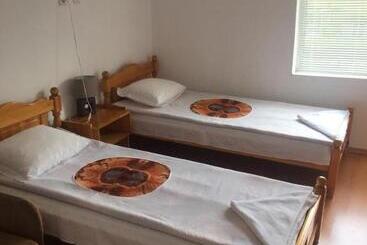 پانسیون Guest House Shotarovi