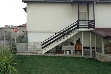 پانسیون Guest House Shotarovi