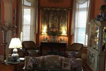 تختخواب و صبحانه Burke Mansion