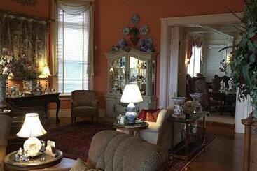 تختخواب و صبحانه Burke Mansion
