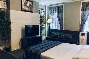 تختخواب و صبحانه The Justice Towers