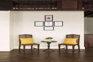 هتل Baan Luang Rajamaitri Historic Inn