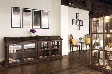 هتل Baan Luang Rajamaitri Historic Inn