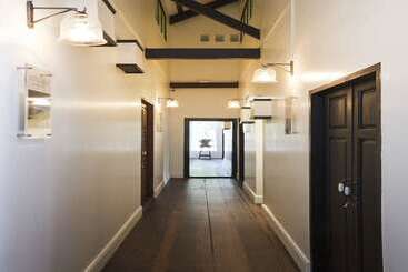 هتل Baan Luang Rajamaitri Historic Inn