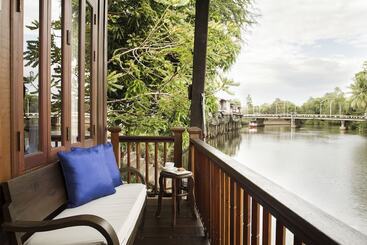 هتل Baan Luang Rajamaitri Historic Inn