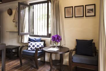 هتل Baan Luang Rajamaitri Historic Inn