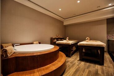 هتل Best Western Premier Karsiyaka Convention & Spa