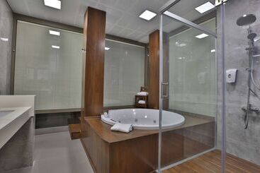 هتل Best Western Premier Karsiyaka Convention & Spa