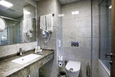هتل Best Western Premier Karsiyaka Convention & Spa
