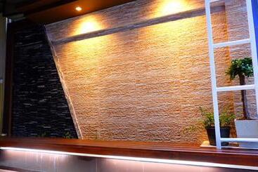 هتل Cloud 9 Lodge