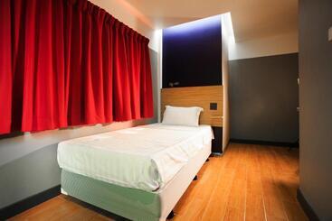 هتل Cloud 9 Lodge