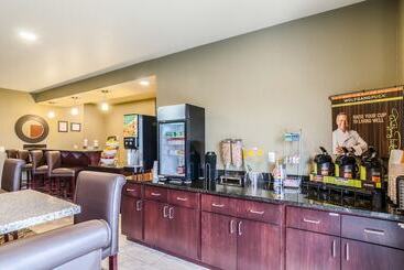 Cobblestone Hotel & Suites   Mccook