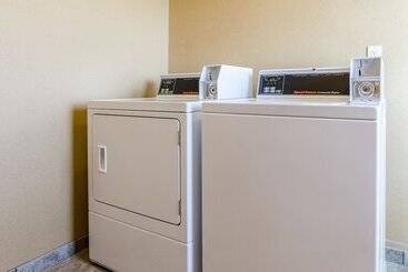 Cobblestone Hotel & Suites   Mccook
