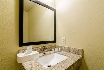 Cobblestone Hotel & Suites   Mccook
