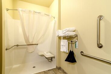 Cobblestone Hotel & Suites   Mccook