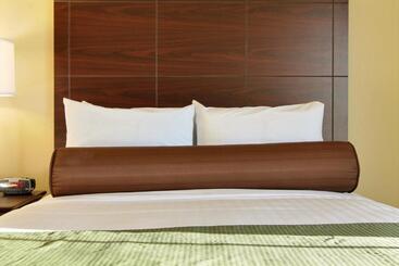 Cobblestone Hotel & Suites   Mccook