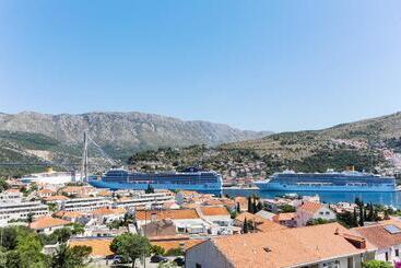 هتل Dubrovnik West View Apartment