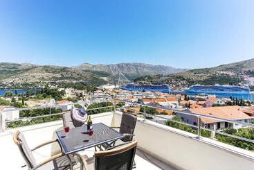 هتل Dubrovnik West View Apartment