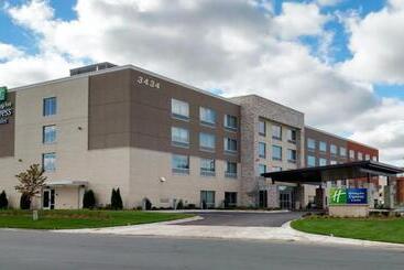 هتل Holiday Inn Express & Suites Eagan   Minneapolis Area, An Ihg