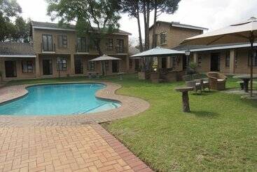 هتل Hoyohoyo Chartwell Lodge