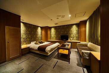 هتل Swing Kobe   Adults Only
