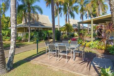 هتل Ultiqa Village Resort