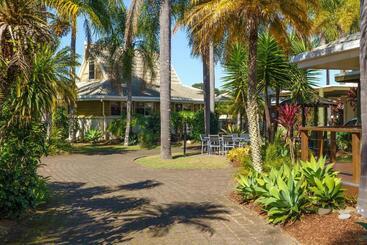 هتل Ultiqa Village Resort
