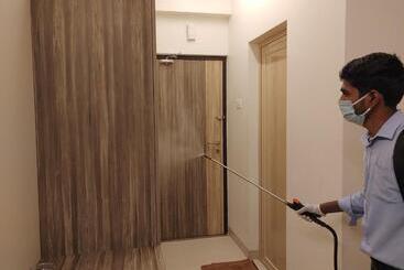 בית מלון כפרי Downtown Business