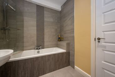 Abbey Apartments Modern Aparthotel For Tourists & Professionals