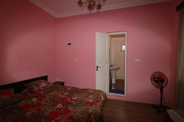تختخواب و صبحانه Private House Suliko