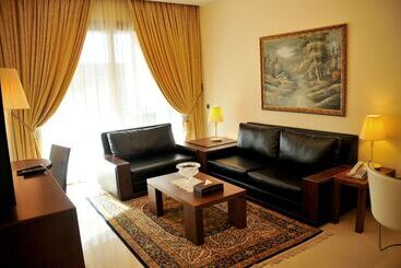 هتل Dolphin Royal Suites