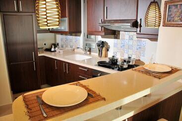 هتل Dolphin Royal Suites