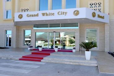Grand White City - Berat